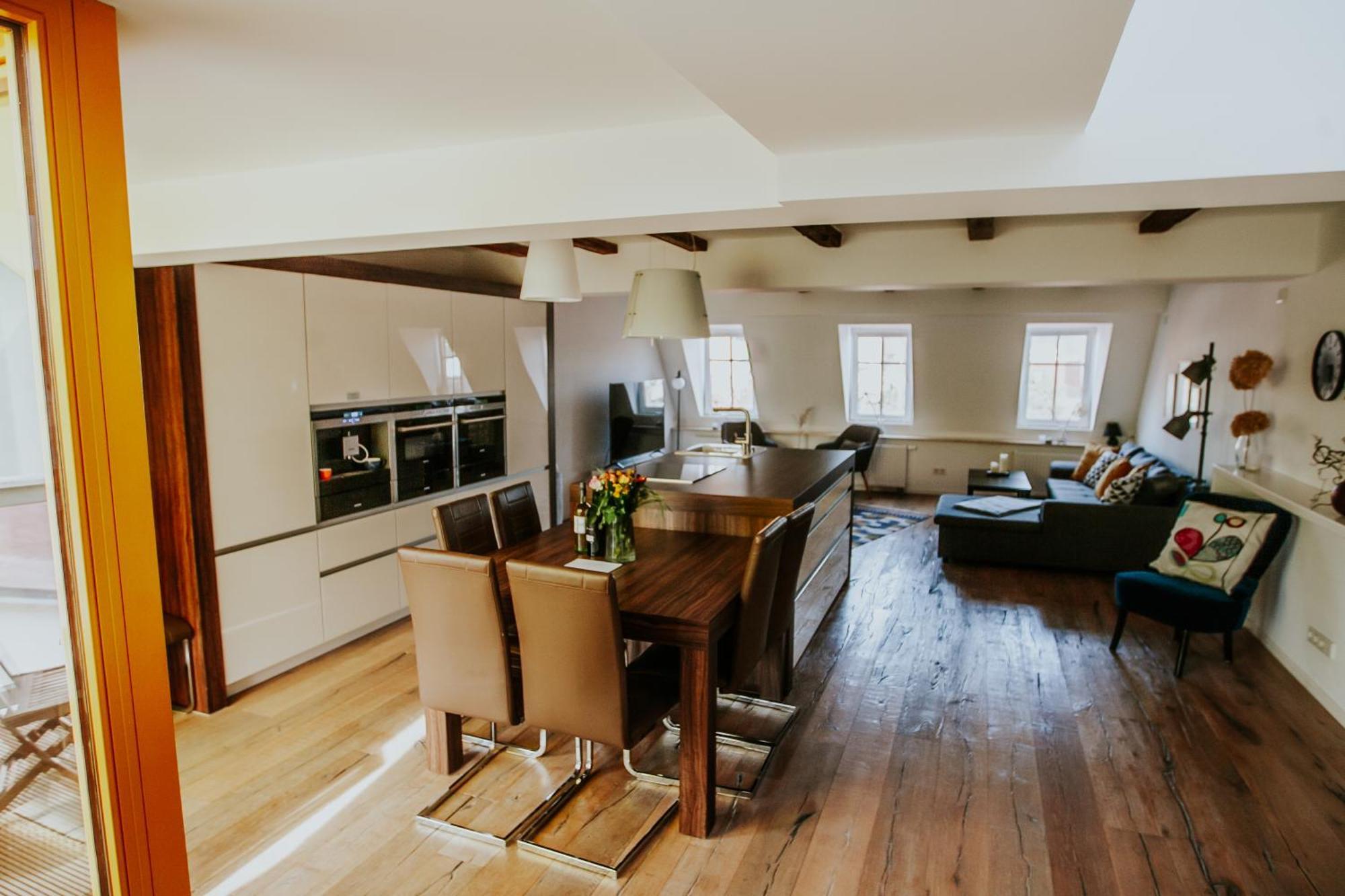 Traumhaftes Apartment Am Dom Mit Grosser Dachterrasse 츠비카우 외부 사진